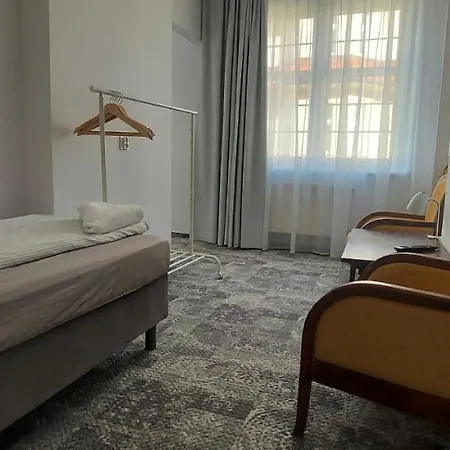 Centrum-kamienica 1924 Хостел Щецинек