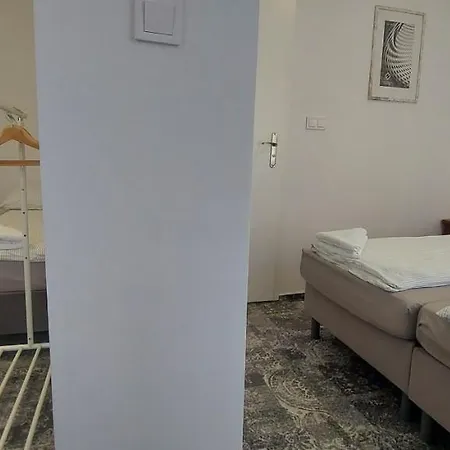 Хостел Centrum-kamienica 1924 Щецинек