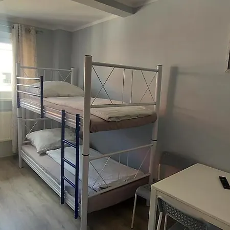 Hostel Centrum-kamienica 1924 *