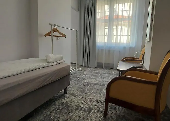 Centrum-kamienica 1924 Хостел Щецинек